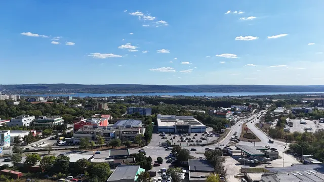 Изглед от Зорница 1